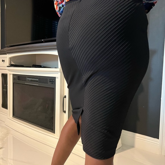 Textured bodycon skirt - Picture 6 of 7